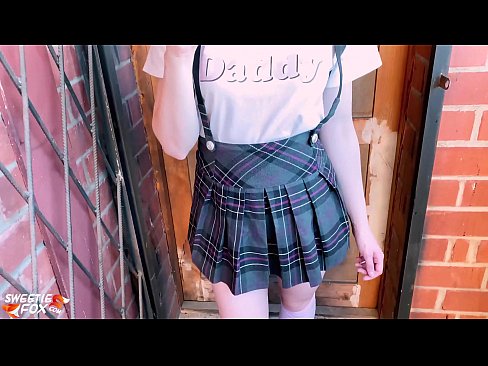 ❤️ ʻO ke kaikamahine kula e ʻū hohonu i kāna dick a hoʻopaʻa ʻia ma mua o nā papa. ❌ Russian porn ia makou ❌❤